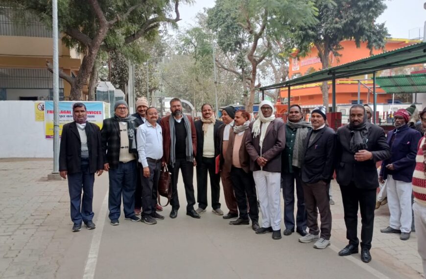 न्यायिक कार्य ठप, अदालतों में लटका रहा ताला